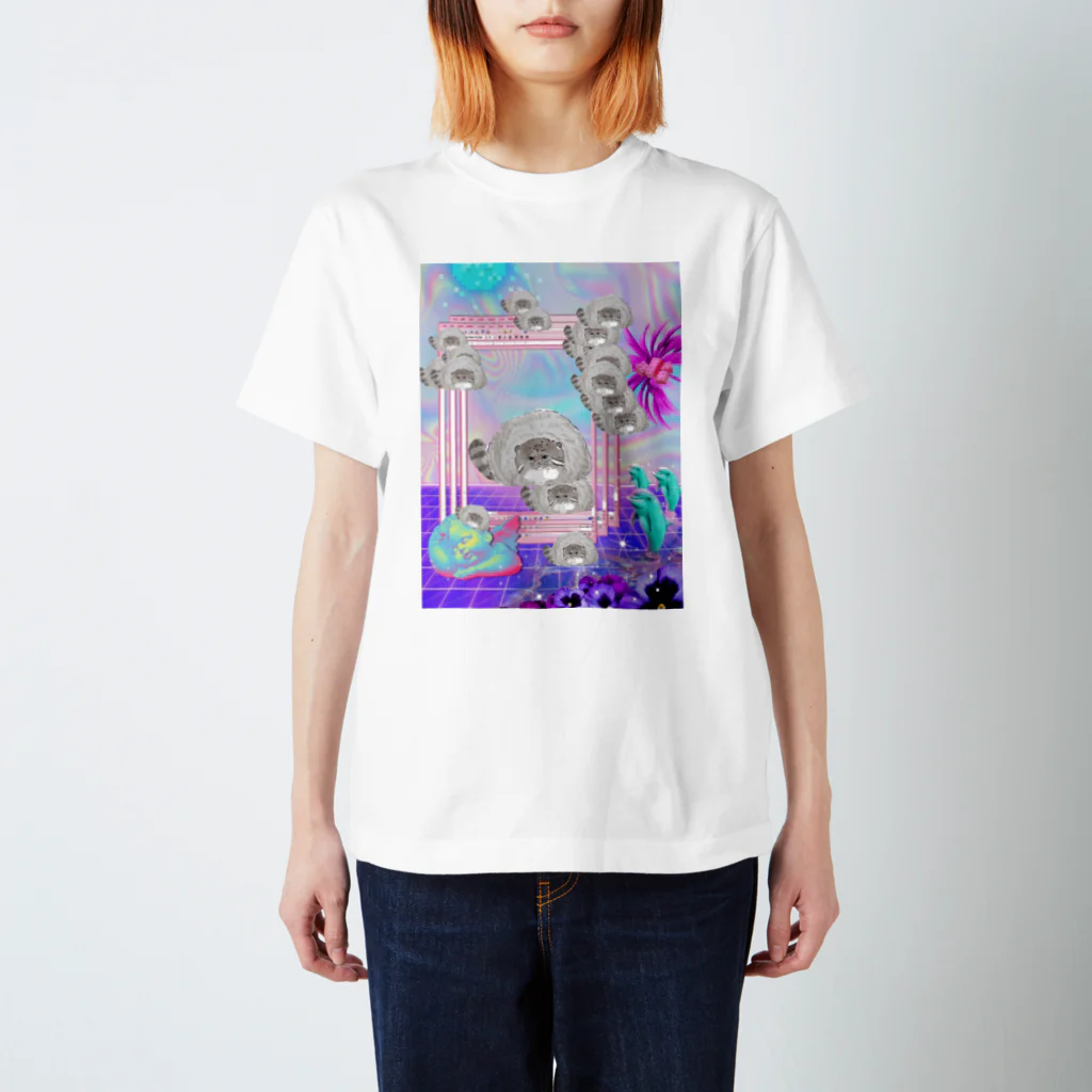 風邪ひいた時に見る夢のマヌルネコ 幻覚 ゆめかわ スタンダードTシャツ