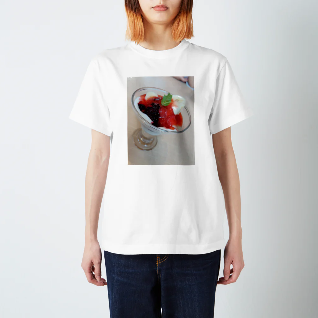 わんわんฅ(`ꈊ´ฅ)のいちごパフェTシャツ🍓 スタンダードTシャツ