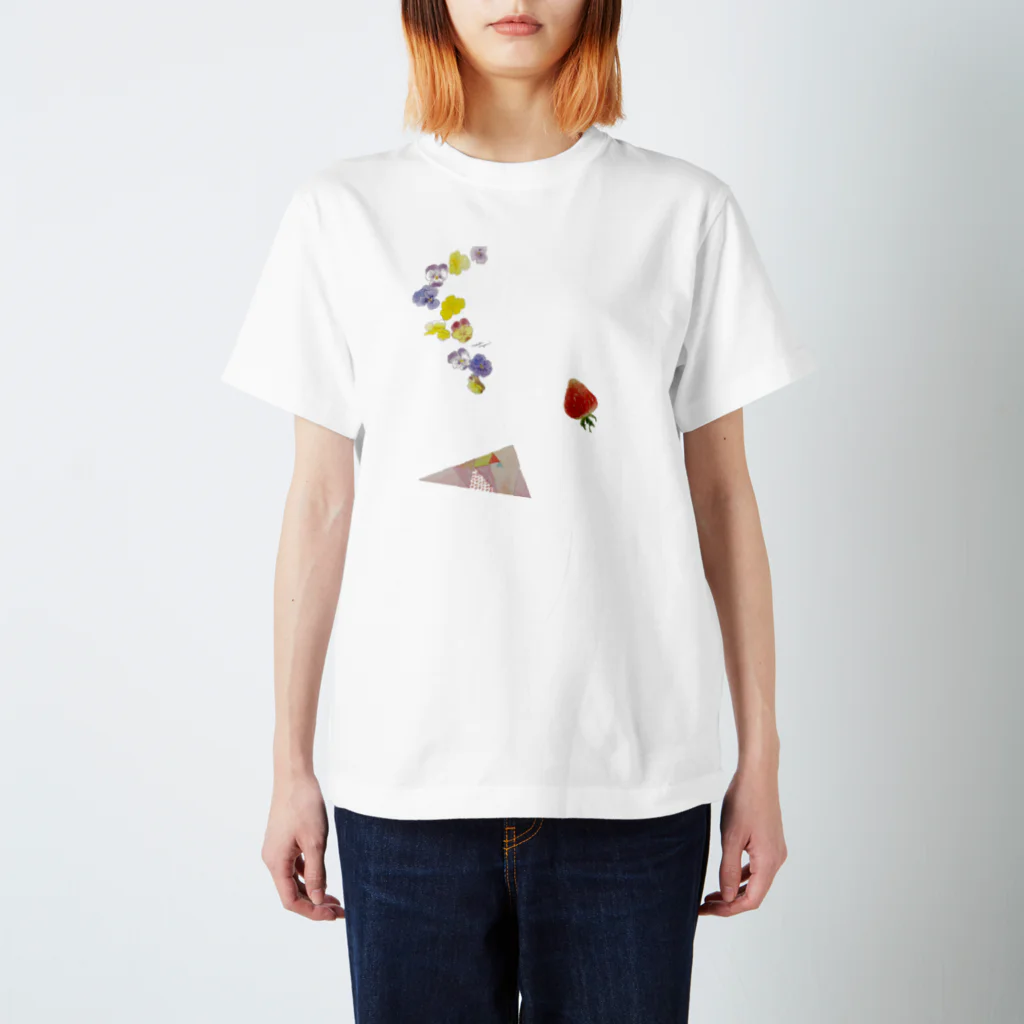 isshiki mayumiのビオラとイチゴと恋の三角 スタンダードTシャツ