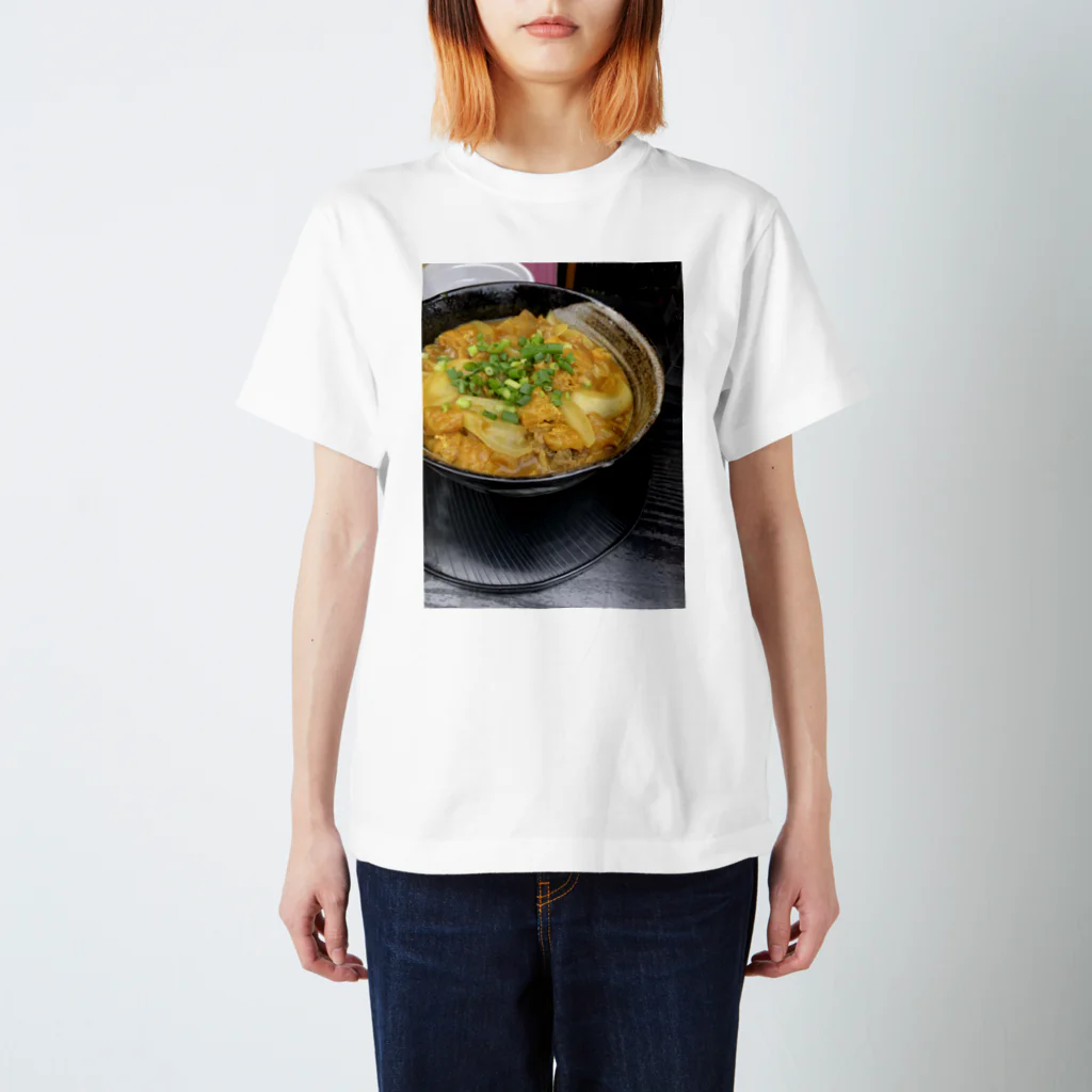 YUKI【ユメとホープ探し中】のカレーうどん Regular Fit T-Shirt