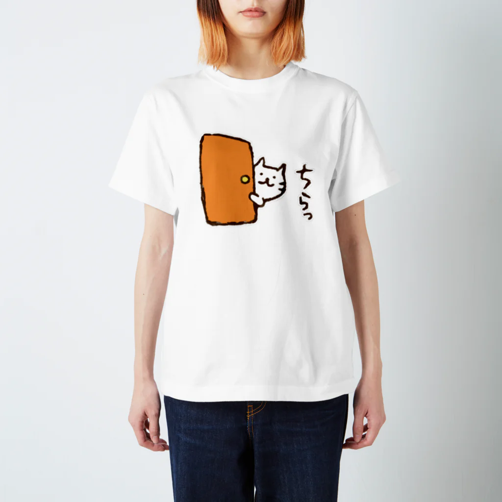 Hello Happy Catのじろにゃん 壁|ω･`)ﾁﾗｯ Regular Fit T-Shirt