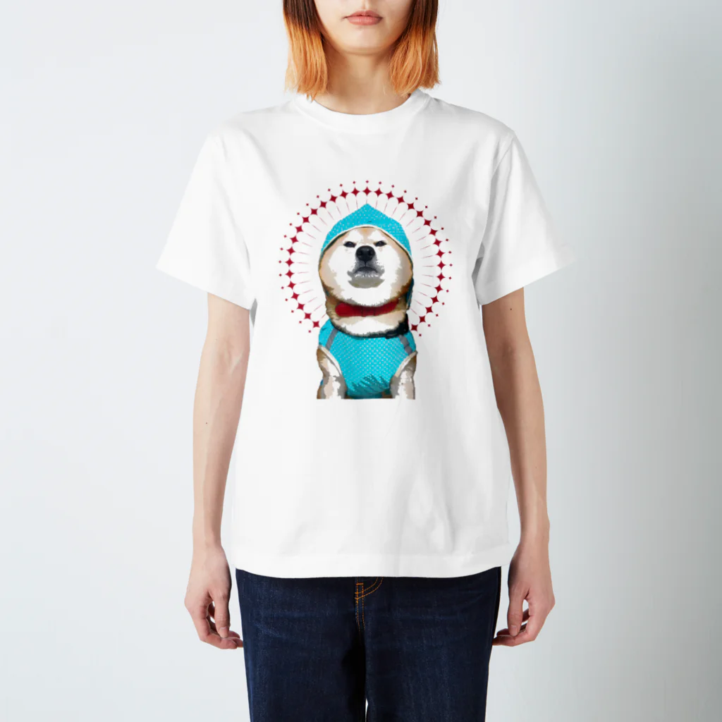 真希ナルセ（マキナル）のレインコートを自信満々に着こなす柴犬 Regular Fit T-Shirt