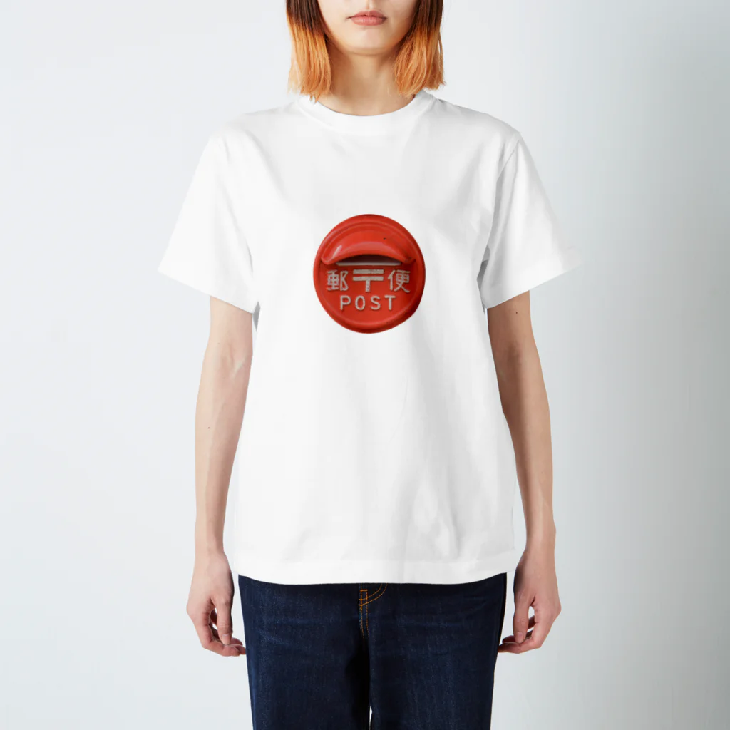 Ashidoriの赤い丸型の郵便ポスト Regular Fit T-Shirt