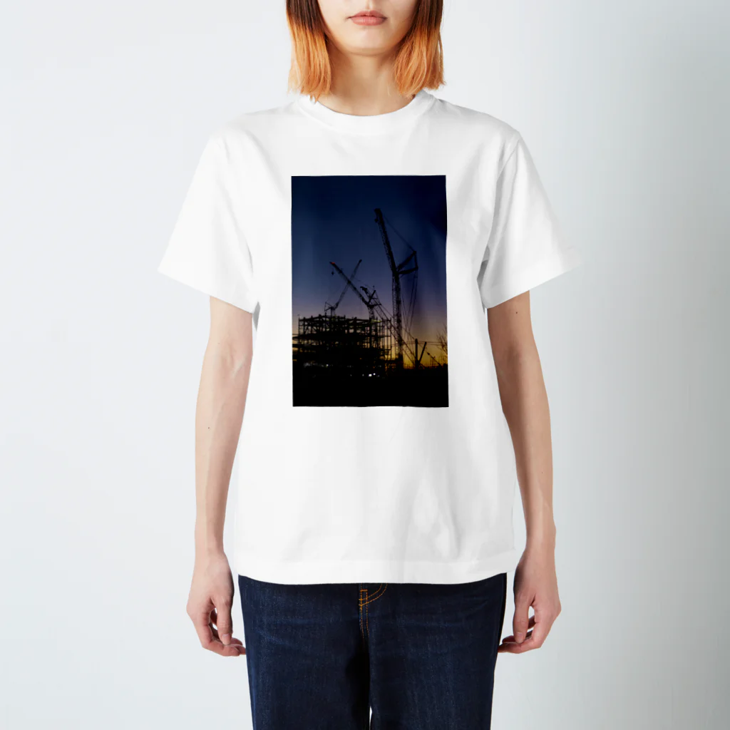 simoneの薄暮の建設現場 スタンダードTシャツ