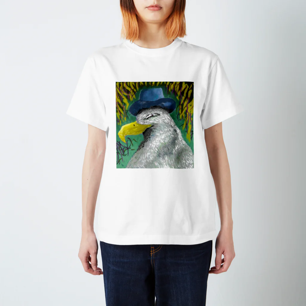 スゴク　オカモトの帽子をかぶった鳥 Regular Fit T-Shirt