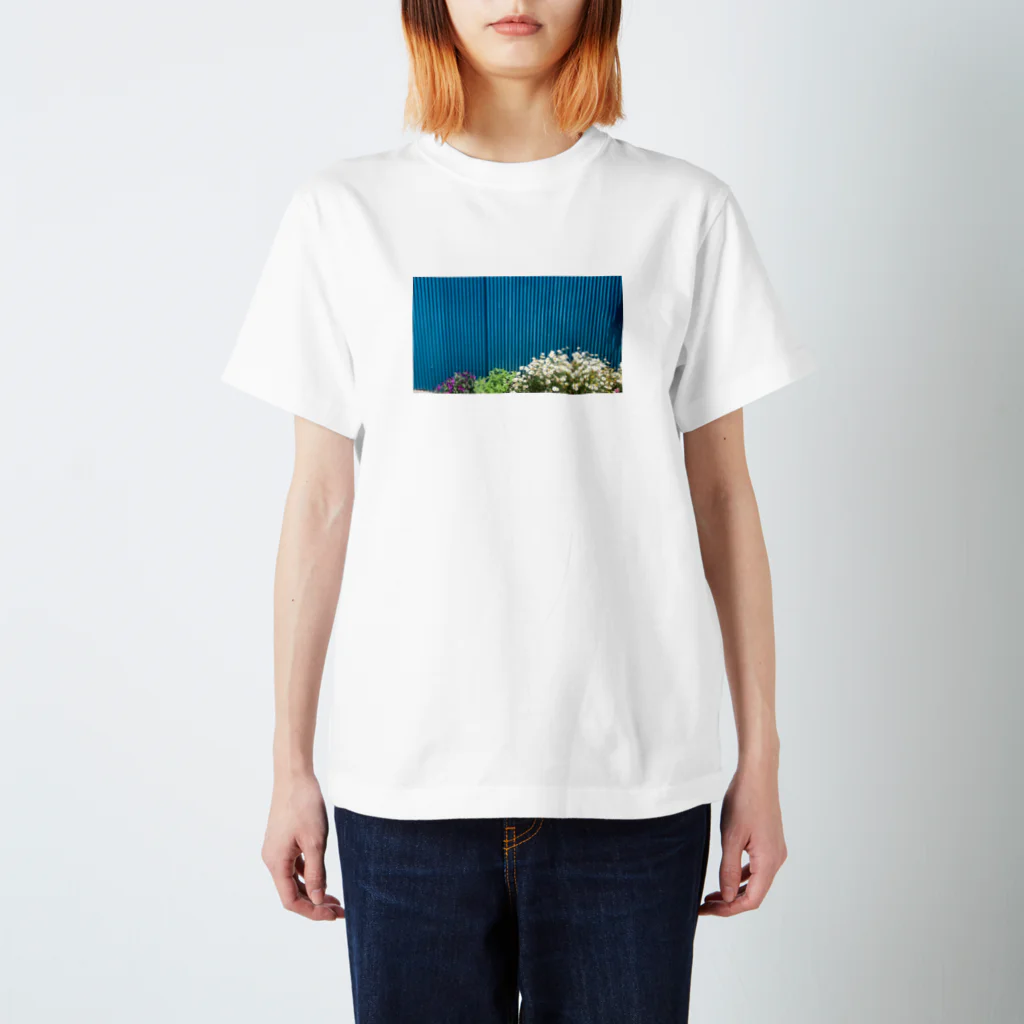 shizuka na shopの実家に帰ったつもりだよ Regular Fit T-Shirt