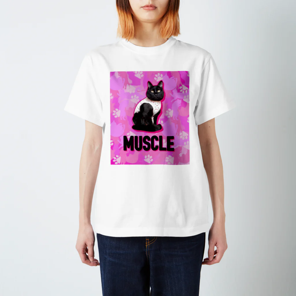 保護猫支援ショップ・パール女将のお宿のマッスルニャンコ　迷彩　カモフラ　ピンク Regular Fit T-Shirt
