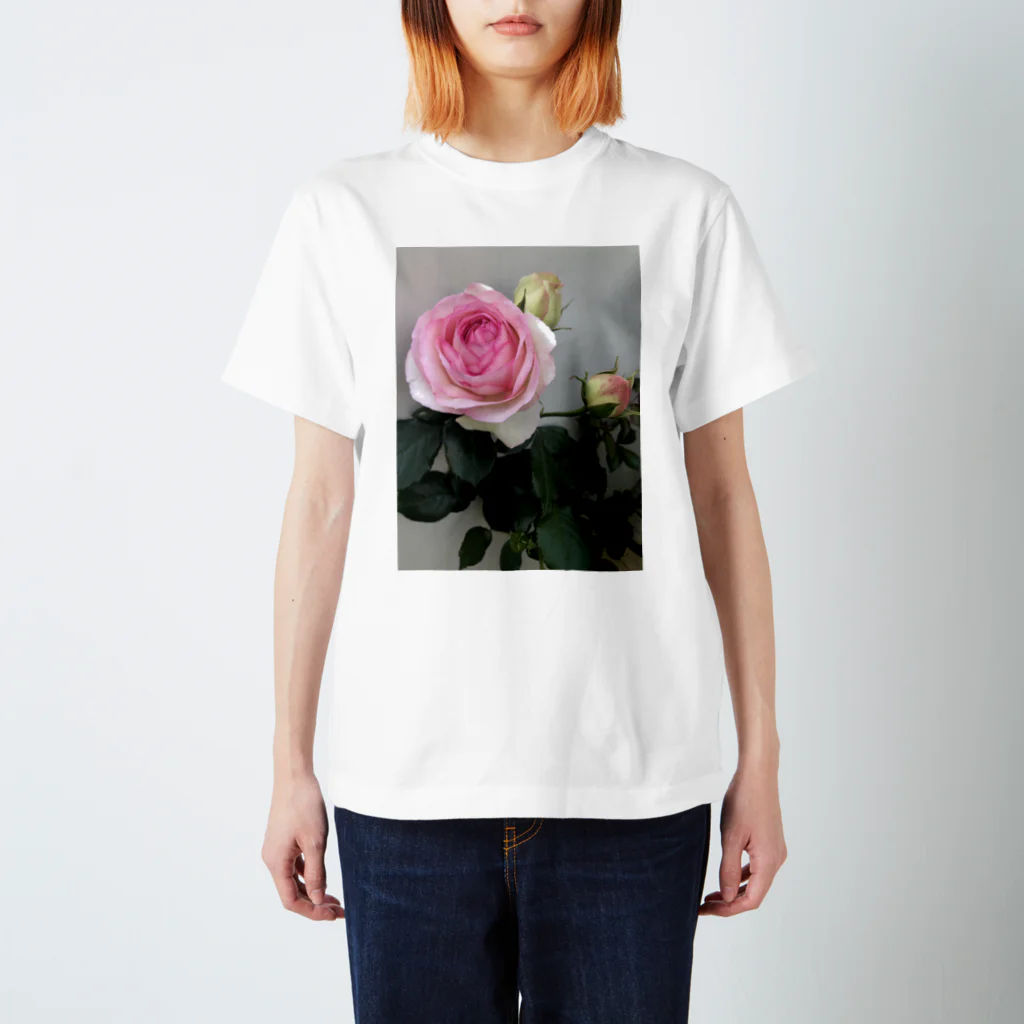 Glowの薔薇 Regular Fit T-Shirt