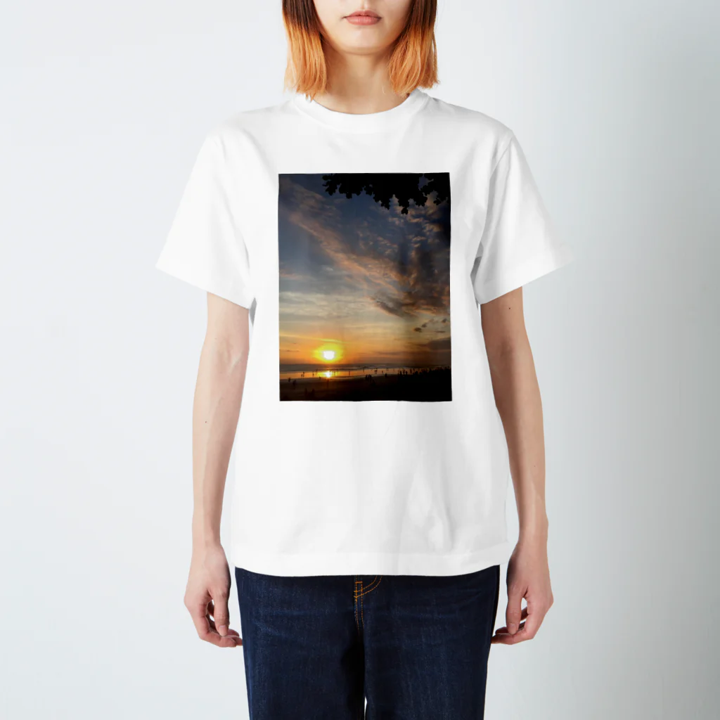 tamapのSunset@Seminyak beach Regular Fit T-Shirt