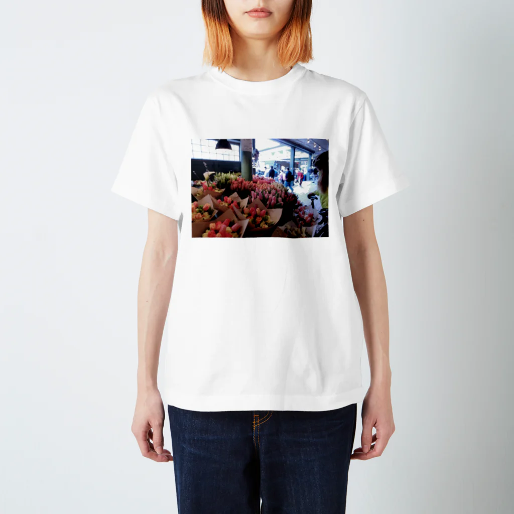 ニューヨークのシアトル市場 花 Regular Fit T-Shirt