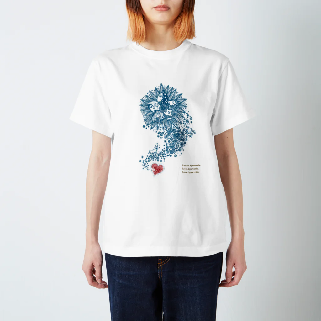 AYV2020のインドリヤちゃんとハート Regular Fit T-Shirt