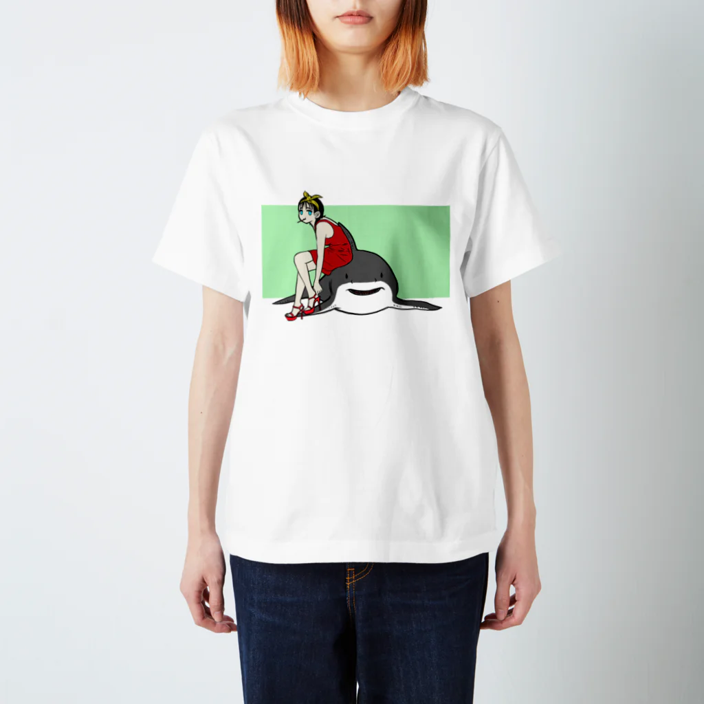 marvelcomicsdaisukiの鮫とハイヒール Regular Fit T-Shirt
