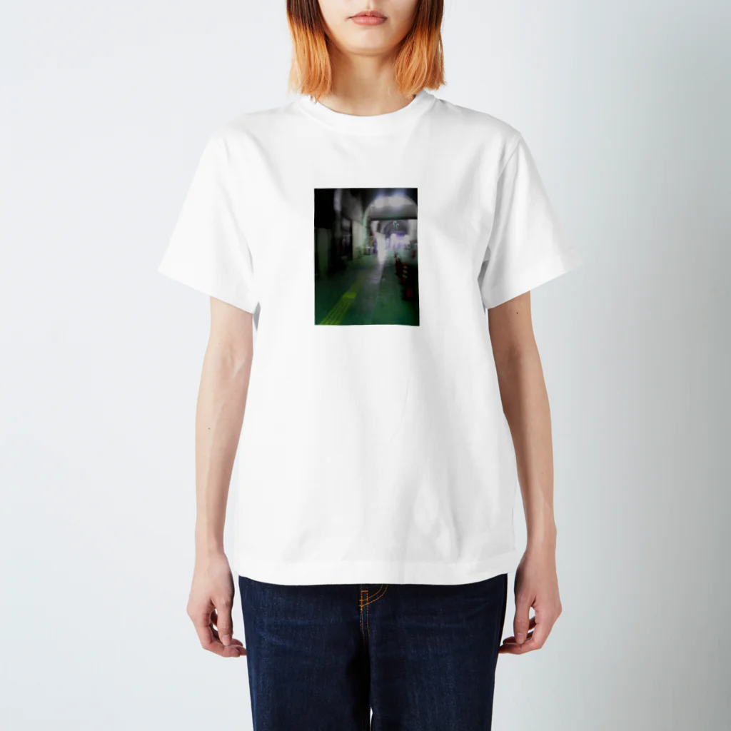 kaori屋のUnder the highway Regular Fit T-Shirt