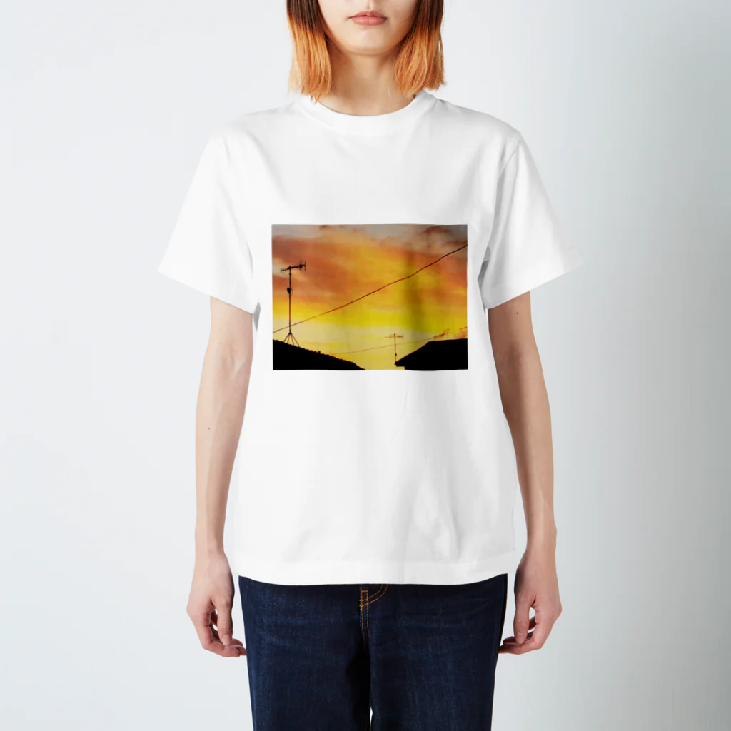 625626の黄昏 Regular Fit T-Shirt