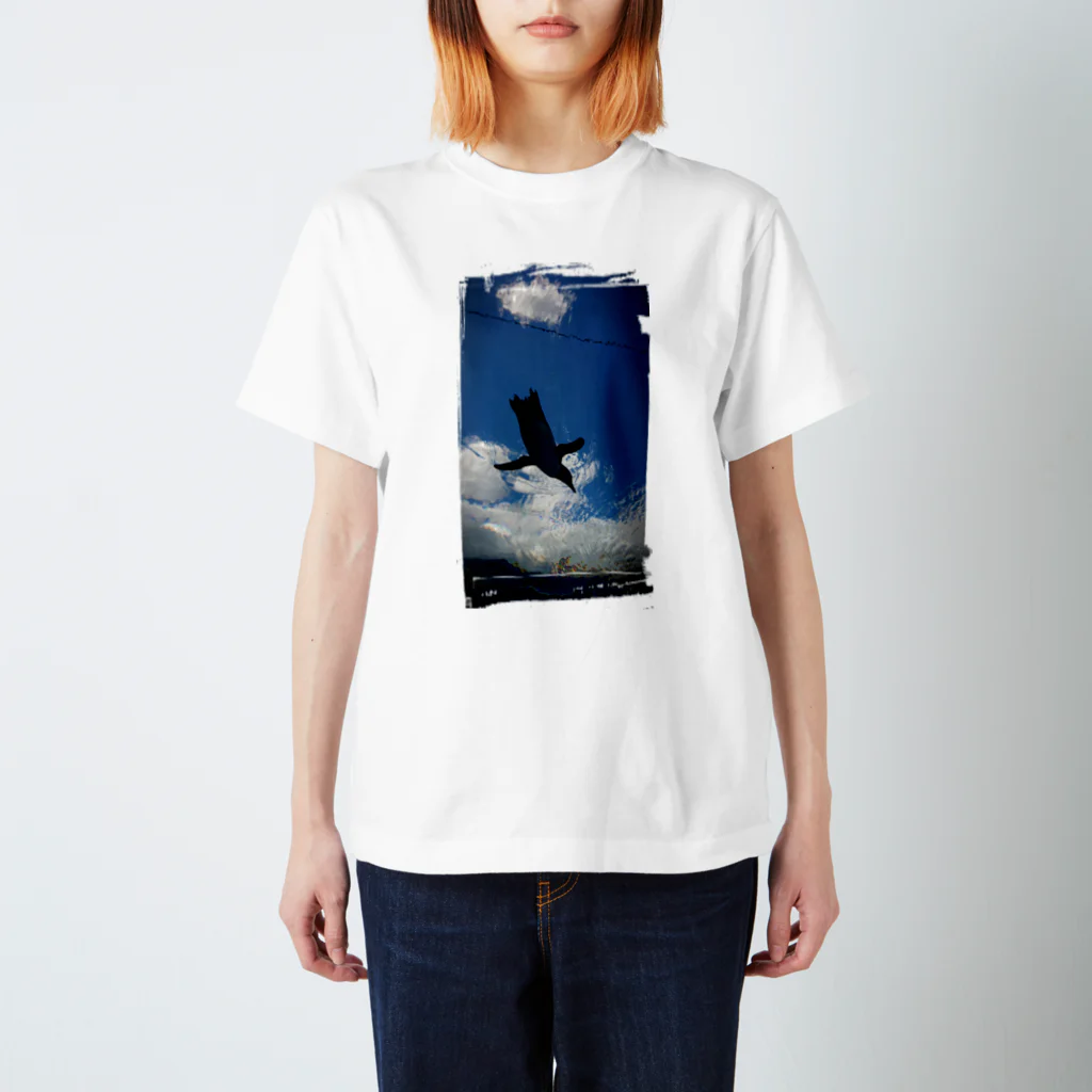 ミケの青空を泳ぐペンギン 티셔츠