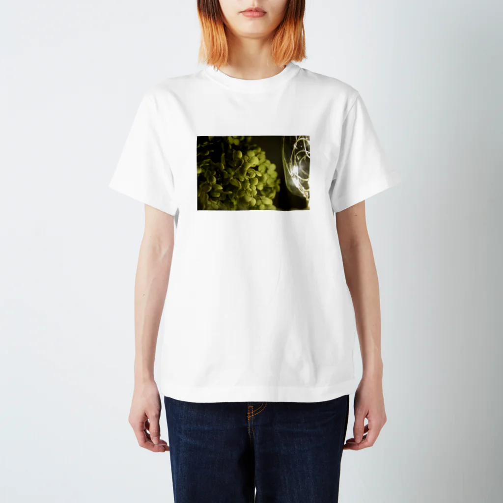 tsunagu tetote *の紫陽花 -hikari- Regular Fit T-Shirt