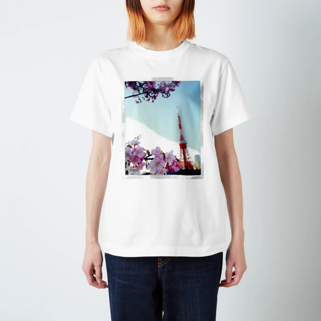 DaDaのタワーと桜 スタンダードTシャツ