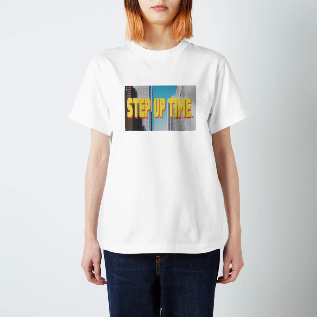 EbiIkaKani - studioのstep up time 4 Regular Fit T-Shirt