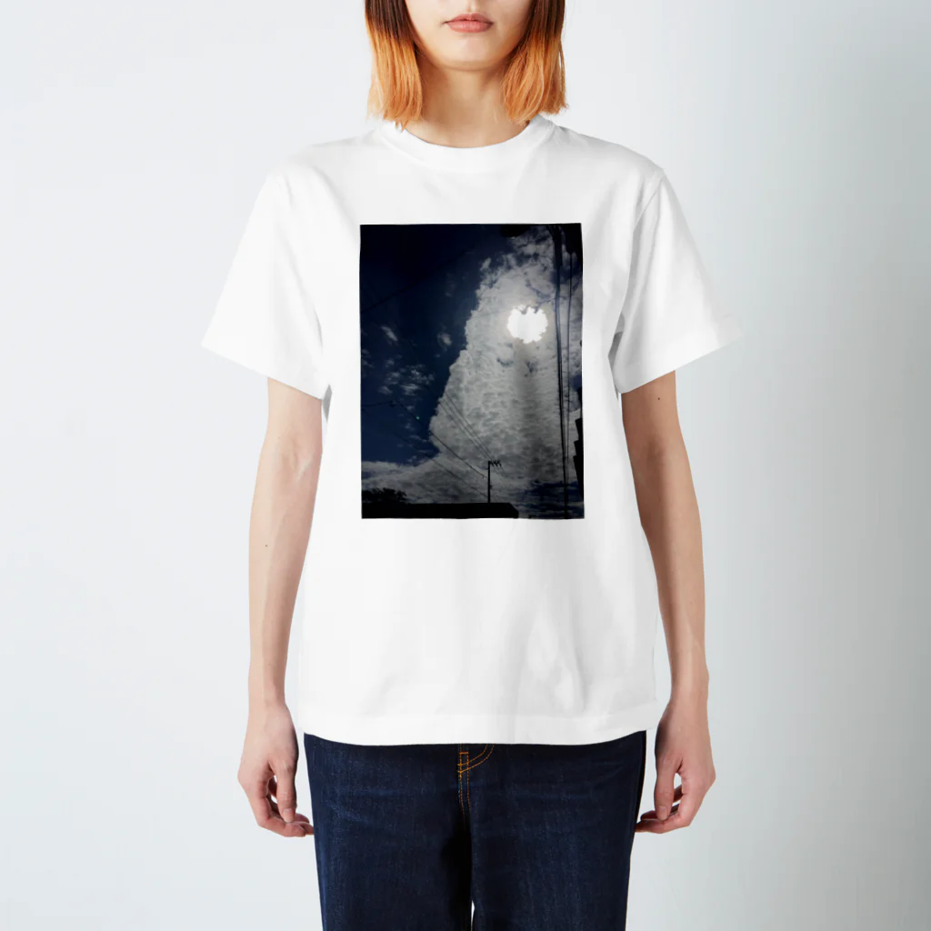 KazuHouseの空のTシャツ Regular Fit T-Shirt