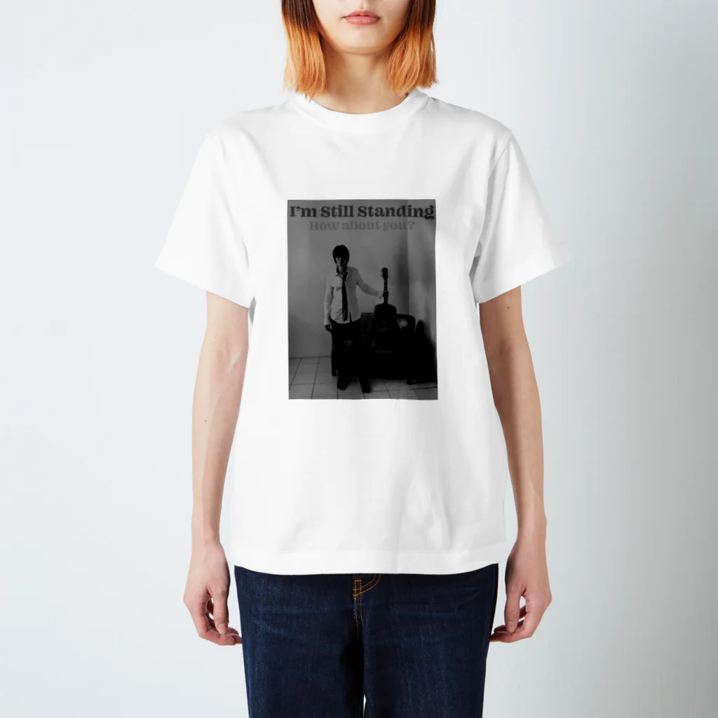 Saki Nobuhide Official Goods ShopのI'm still standing Tシャツ Regular Fit T-Shirt