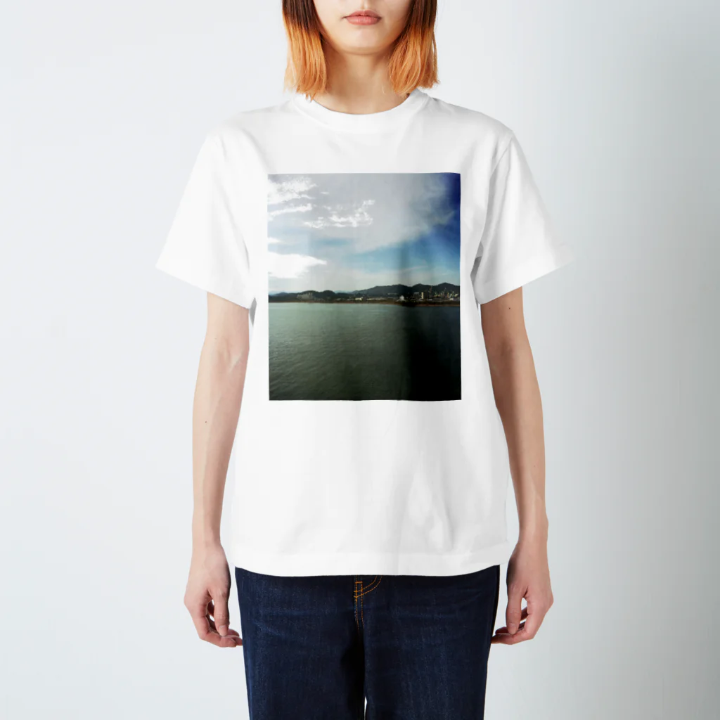 なんでもない場所のなんでもない田舎の風景「ある日の海」 Regular Fit T-Shirt