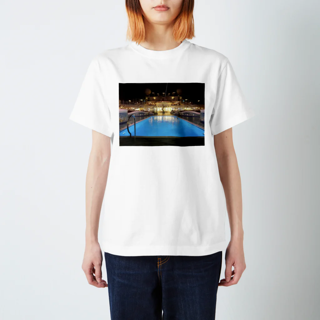 chikans3の夜のプールサイド Regular Fit T-Shirt