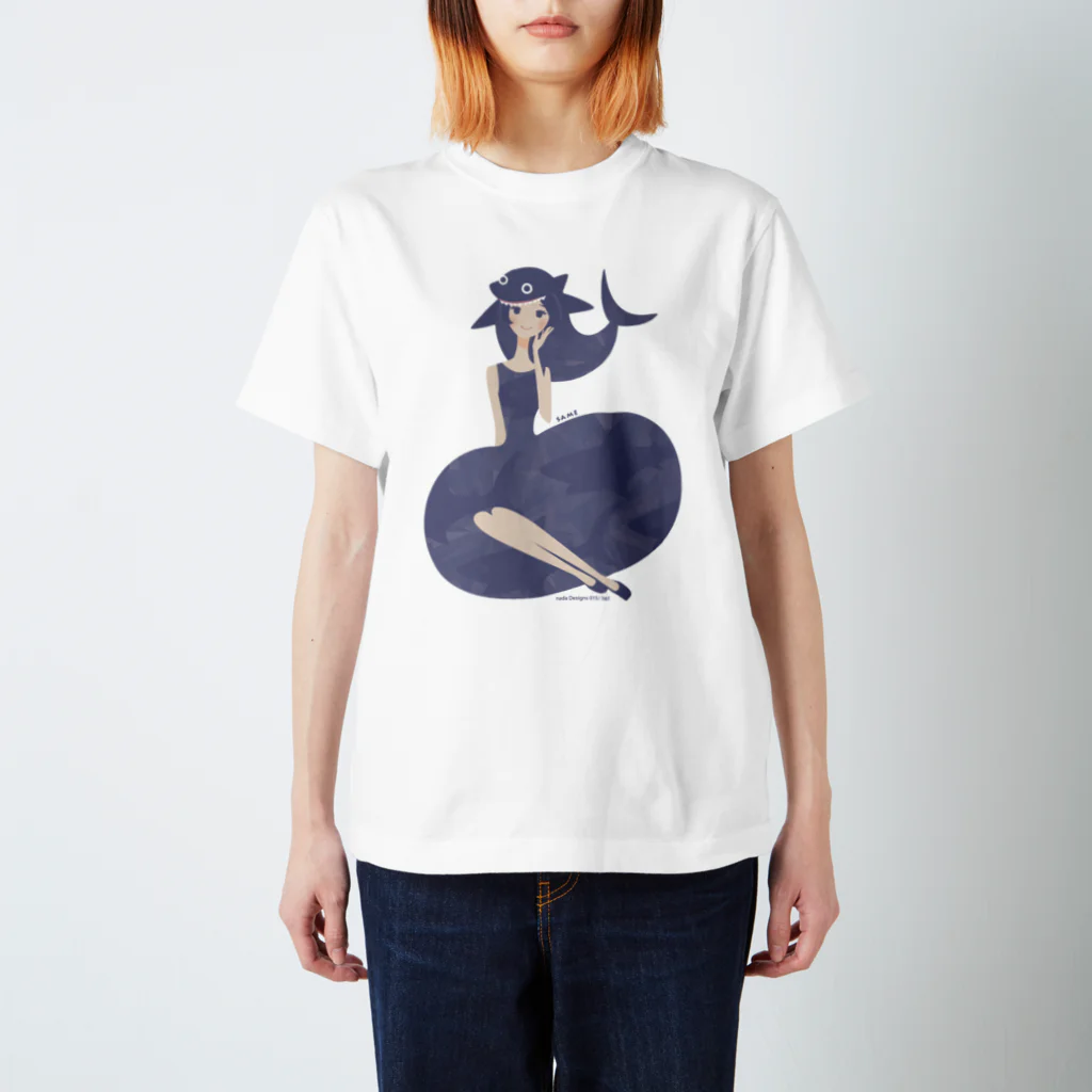 さかたようこ / サメ画家の〈 naminada 015/365 〉SAMEプリンセス Regular Fit T-Shirt