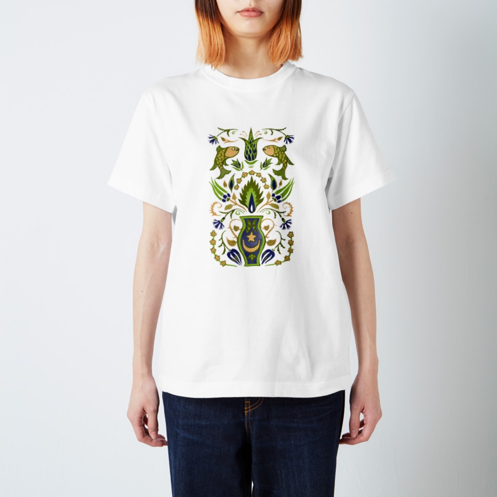 IZANAMI by Akane Yabushitaの🇹🇷トルコのイズニックタイル【オリーブ】 Regular Fit T-Shirt