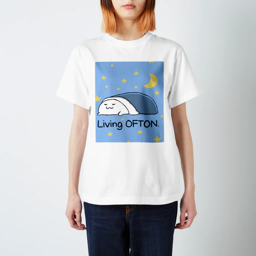 オフトゥンぐらし！の宇宙でオフトゥンぐらし！ Regular Fit T-Shirt