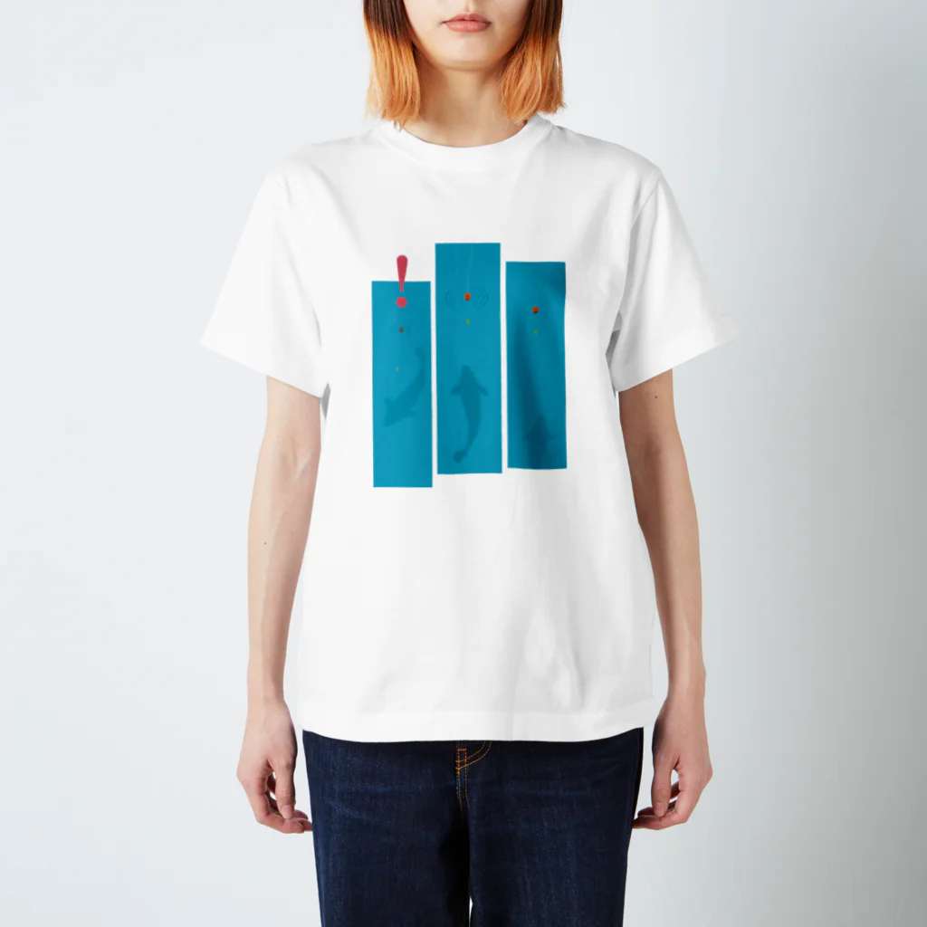 Riki Design (Okinwa Fishing style)の魚影~アタリ!_ロゴブラック Regular Fit T-Shirt