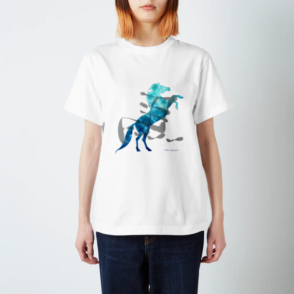 Blue Iris ﾌﾞﾙｰｱｲﾘｽの幸運の左馬 スタンダードTシャツ