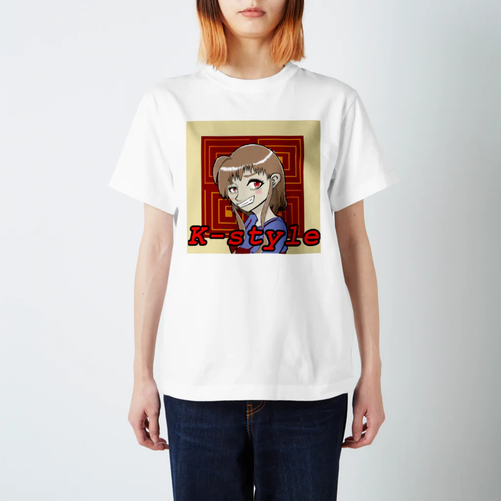 K-style Designのちょっと悪びれた女の子 Regular Fit T-Shirt