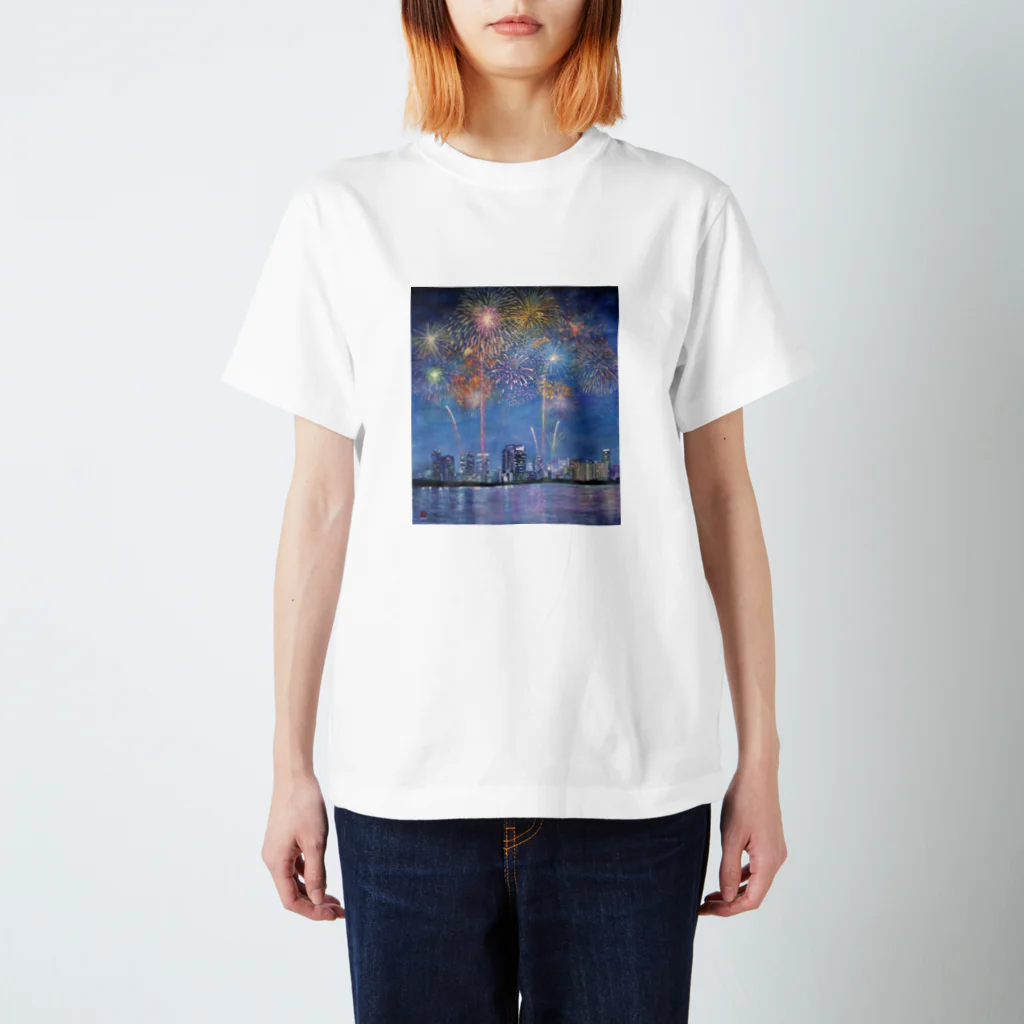 井上晴雄　絵画グッズコーナーの大阪の花火と夜景 スタンダードTシャツ