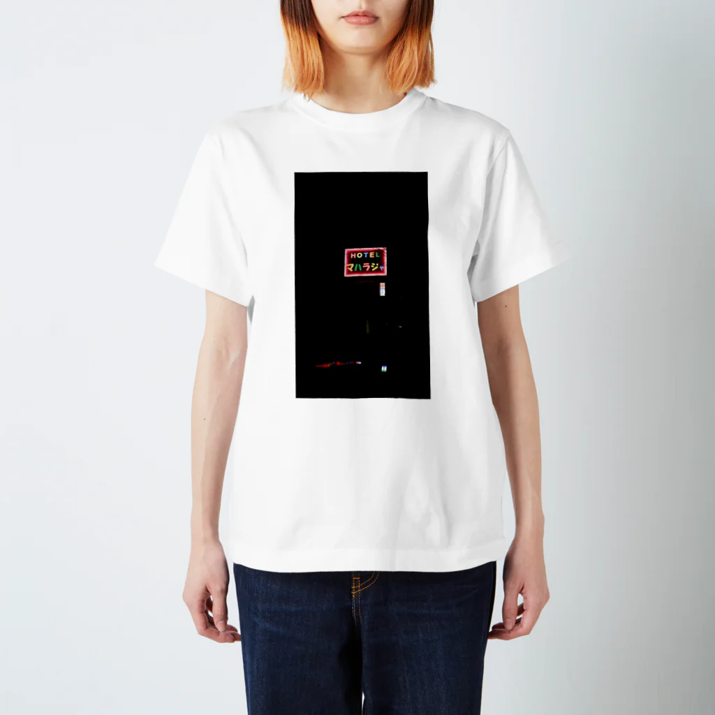 変な写真のHOTEL マハラジャ スタンダードTシャツ