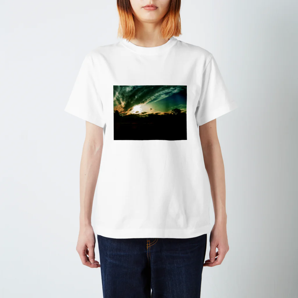 SHOPマニャガハの変わる空、変わる雲 Regular Fit T-Shirt