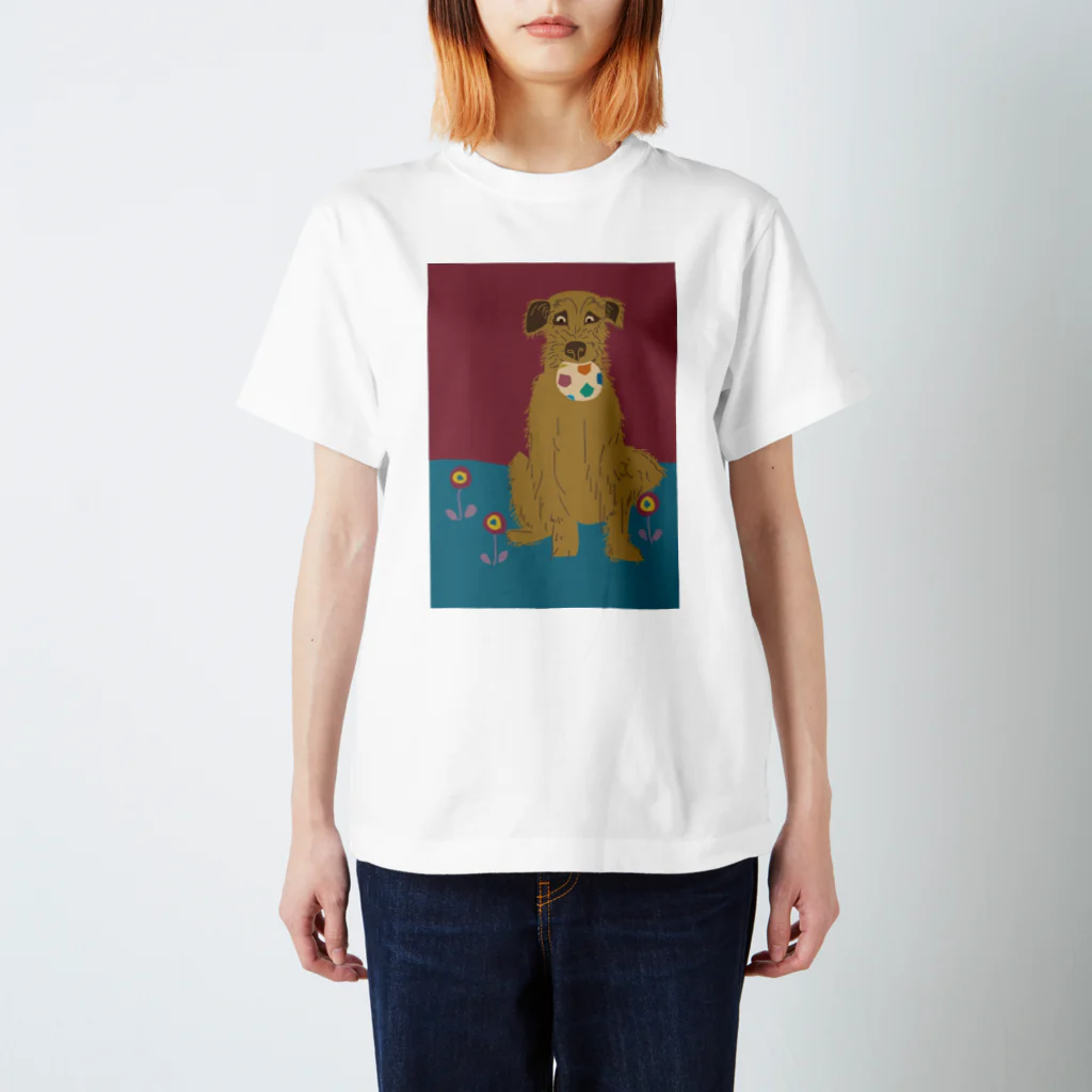 DOG DOG DOGのボール遊び　茶犬 スタンダードTシャツ