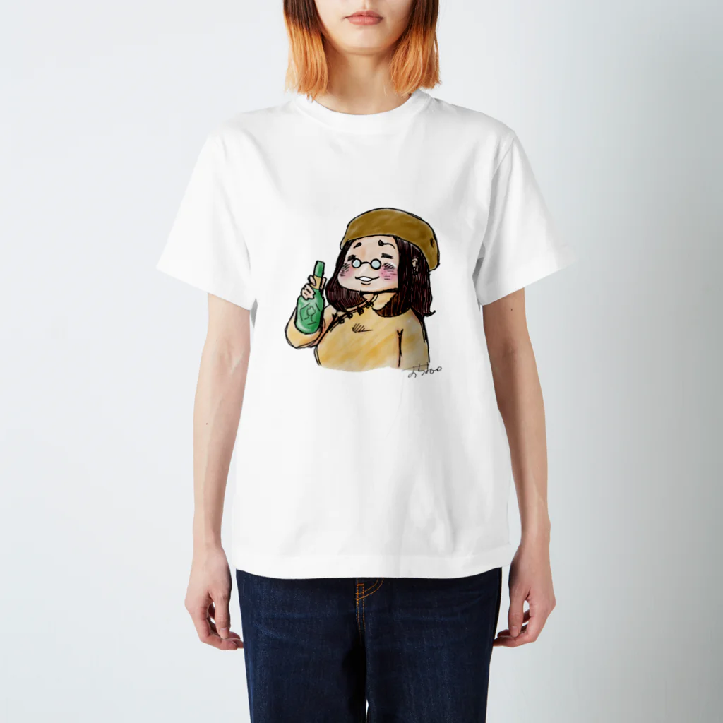 おちよ。のグッズがいるはしっこの緑のびーるとおちよ。ちゃん スタンダードTシャツ