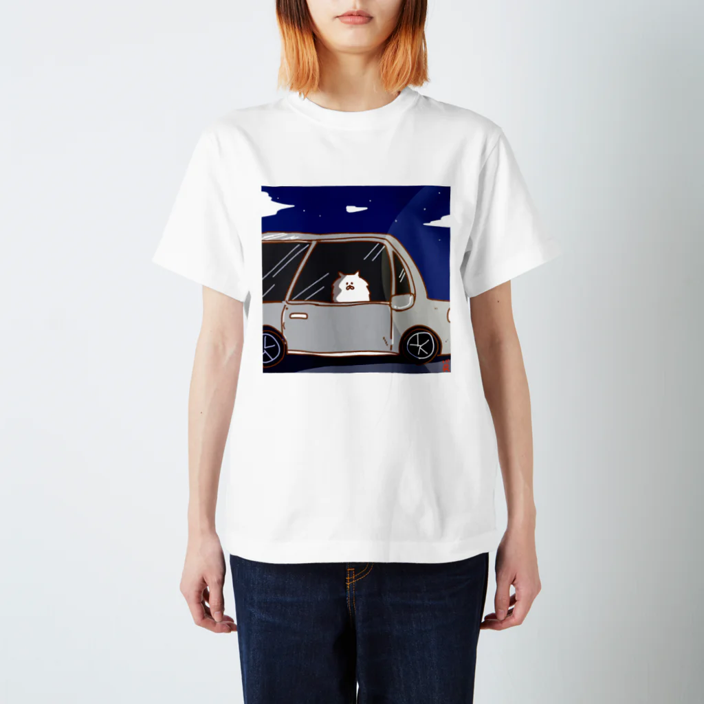 なで肩うさぎの美香堂の車中のポメラニアン Regular Fit T-Shirt