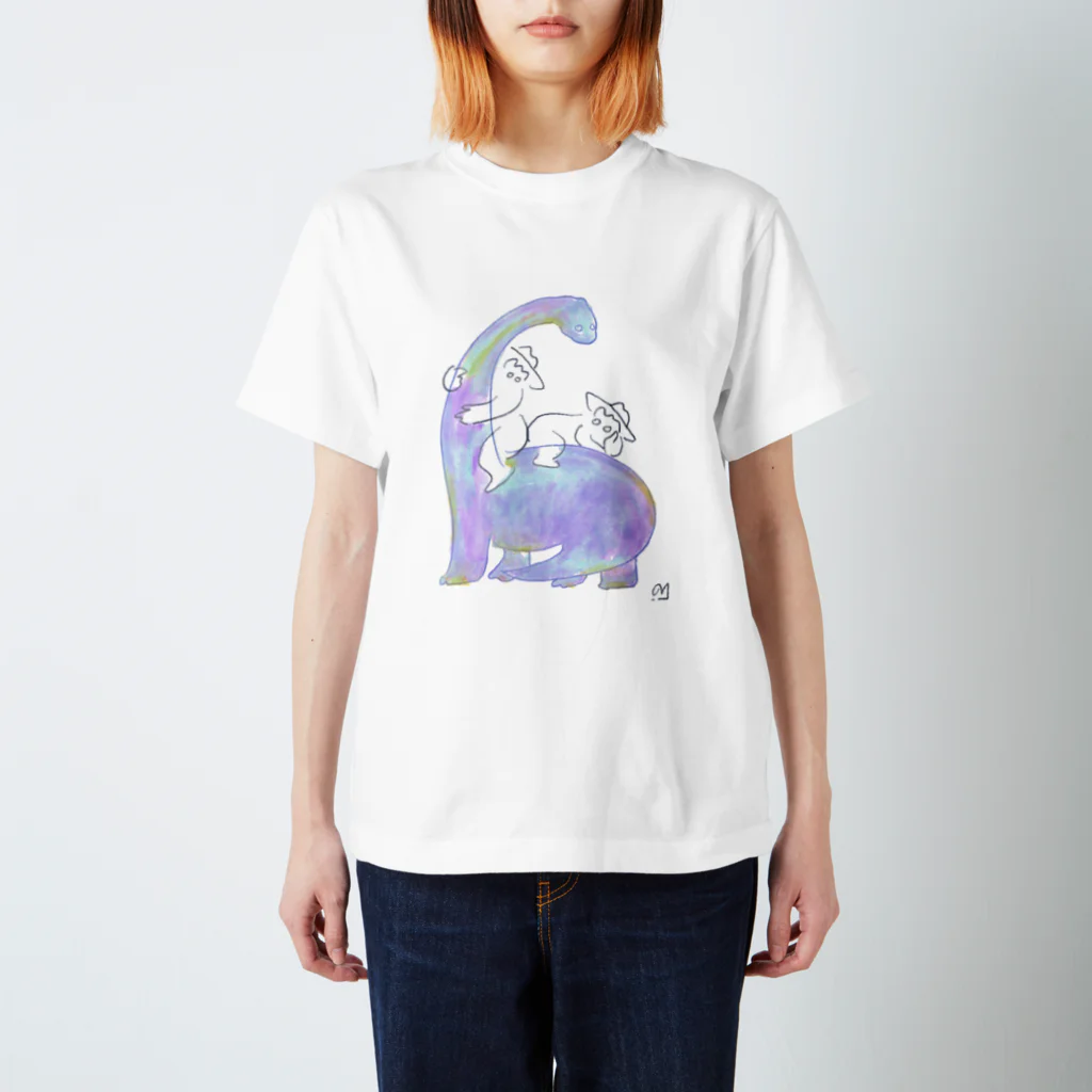 ゆんぐふらうよっほ（yunyun）の【恐竜と人々】第三話 ブラキオサウルス スタンダードTシャツ