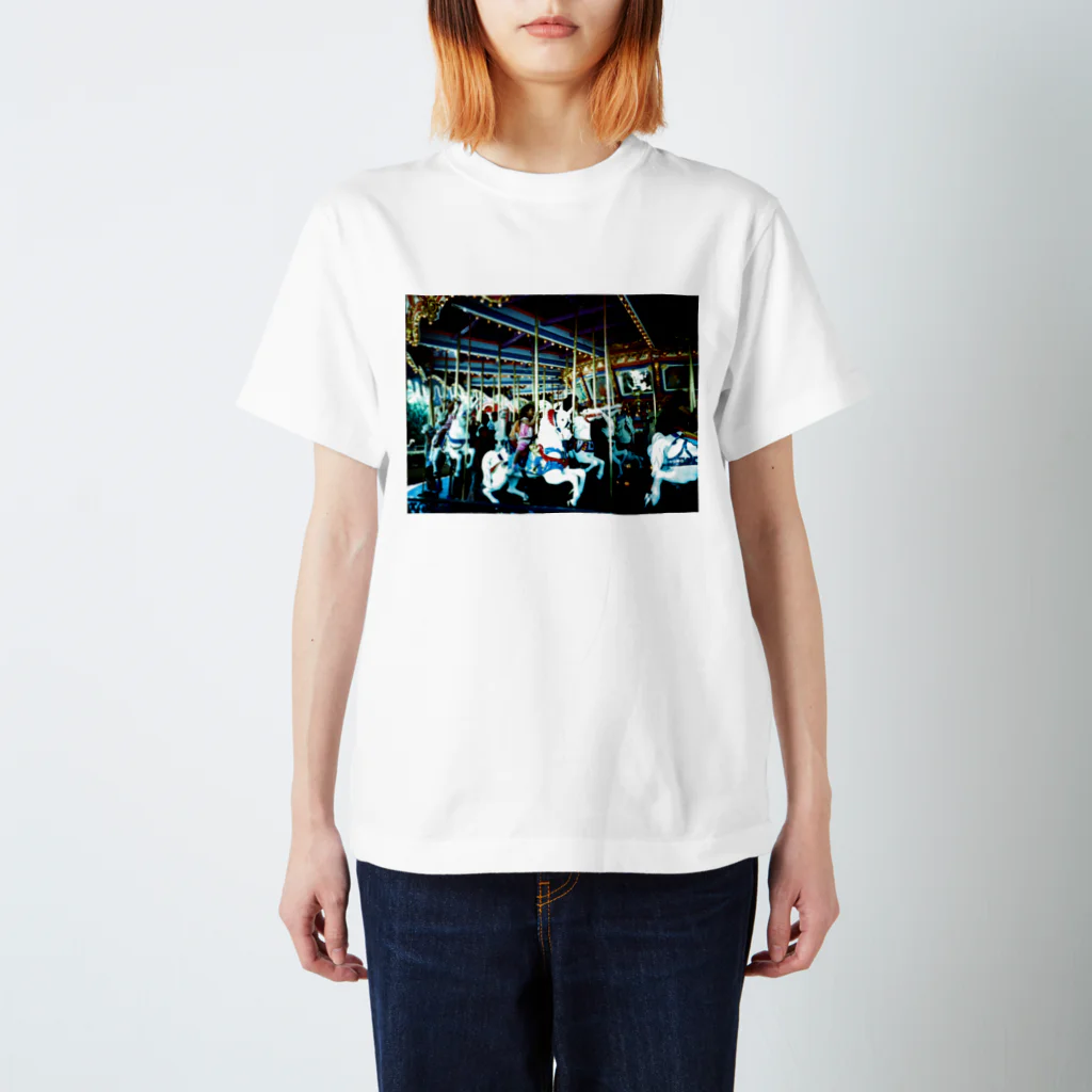 高井結花のparis スタンダードTシャツ