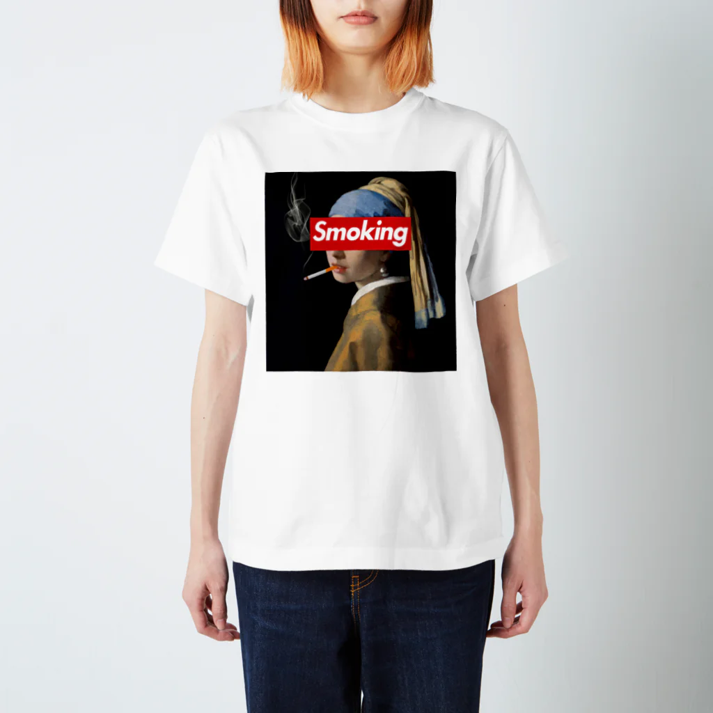 DRIPPEDのSmoking-くわえタバコの少女 咥えタバコの少女 真珠の耳飾りの少女-赤ボックスロゴ スタンダードTシャツ