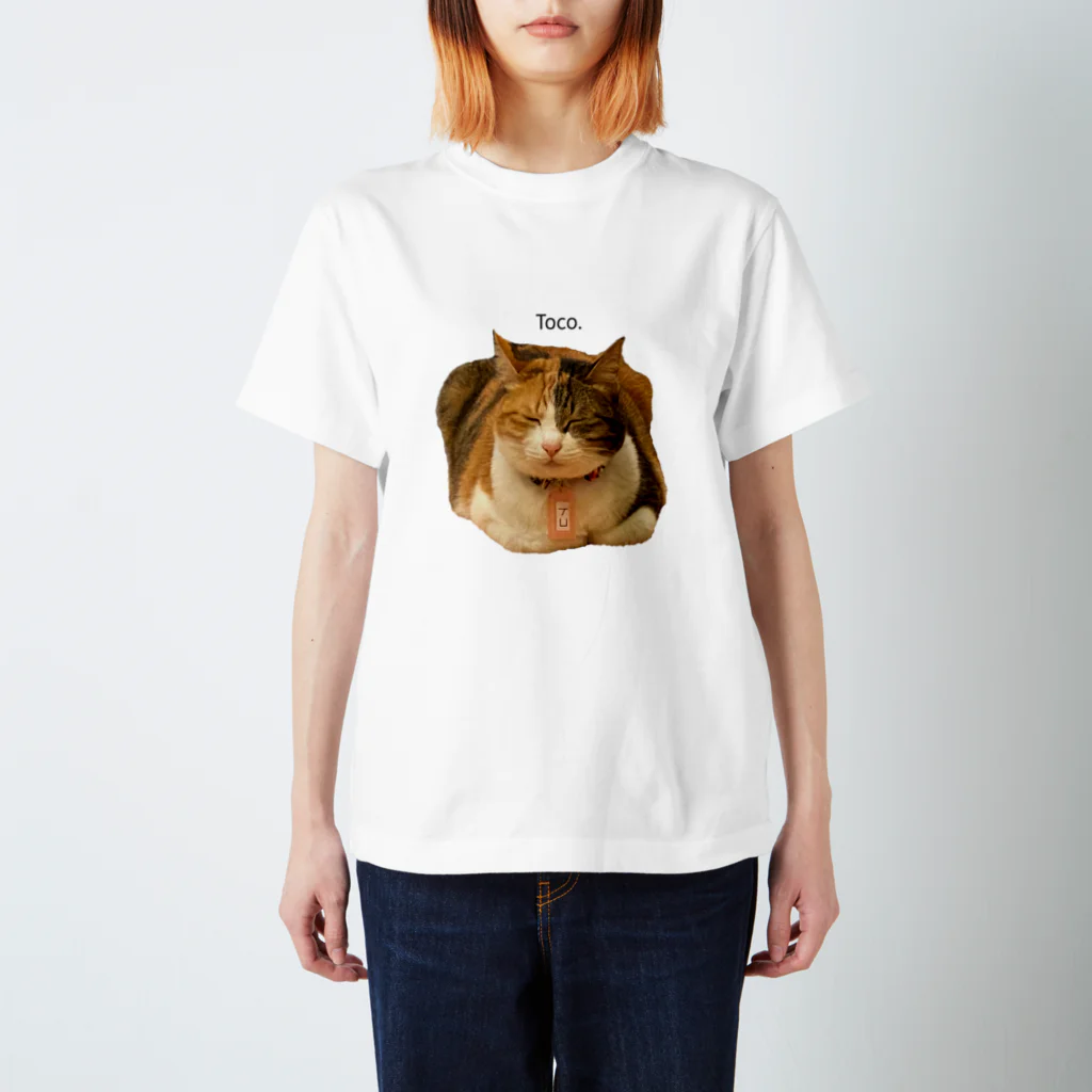 猫カフェ ぶぅたんグッズショップの仏のような寝顔のトコちゃん スタンダードTシャツ