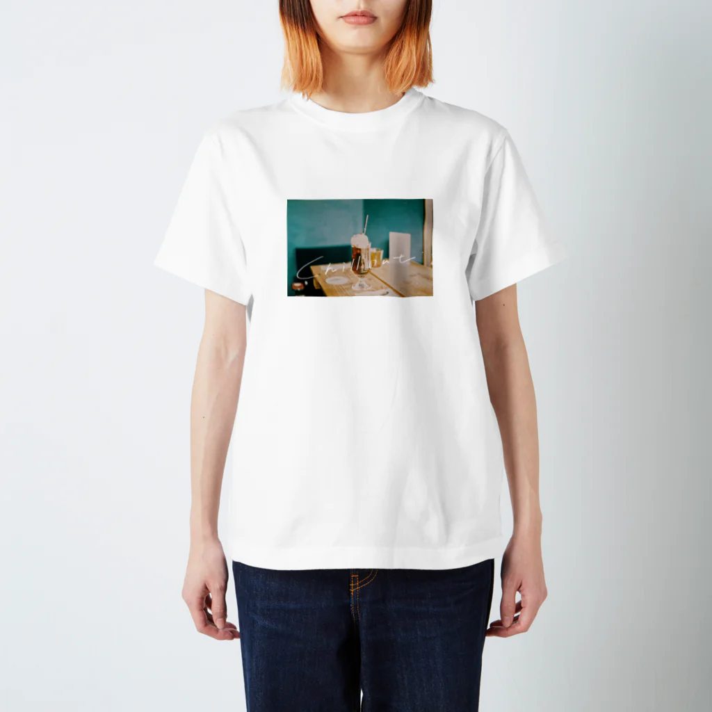 チルしない？のchill out(ロゴ入り写真) スタンダードTシャツ