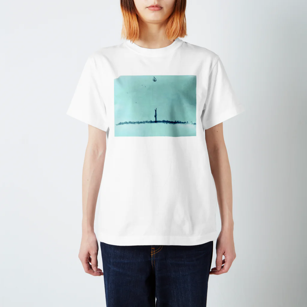 ガルアートのalone Regular Fit T-Shirt