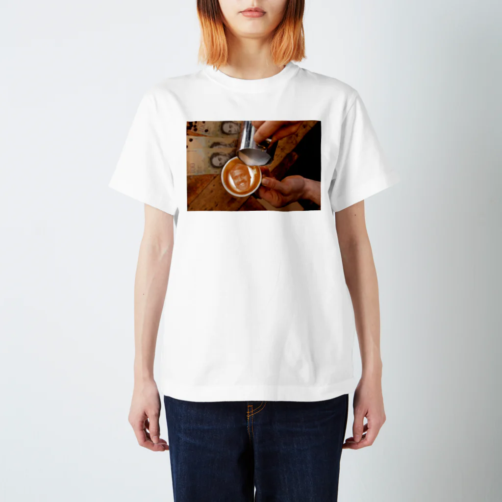 うんち亭お昼寝のおしゃれなラテアート Regular Fit T-Shirt