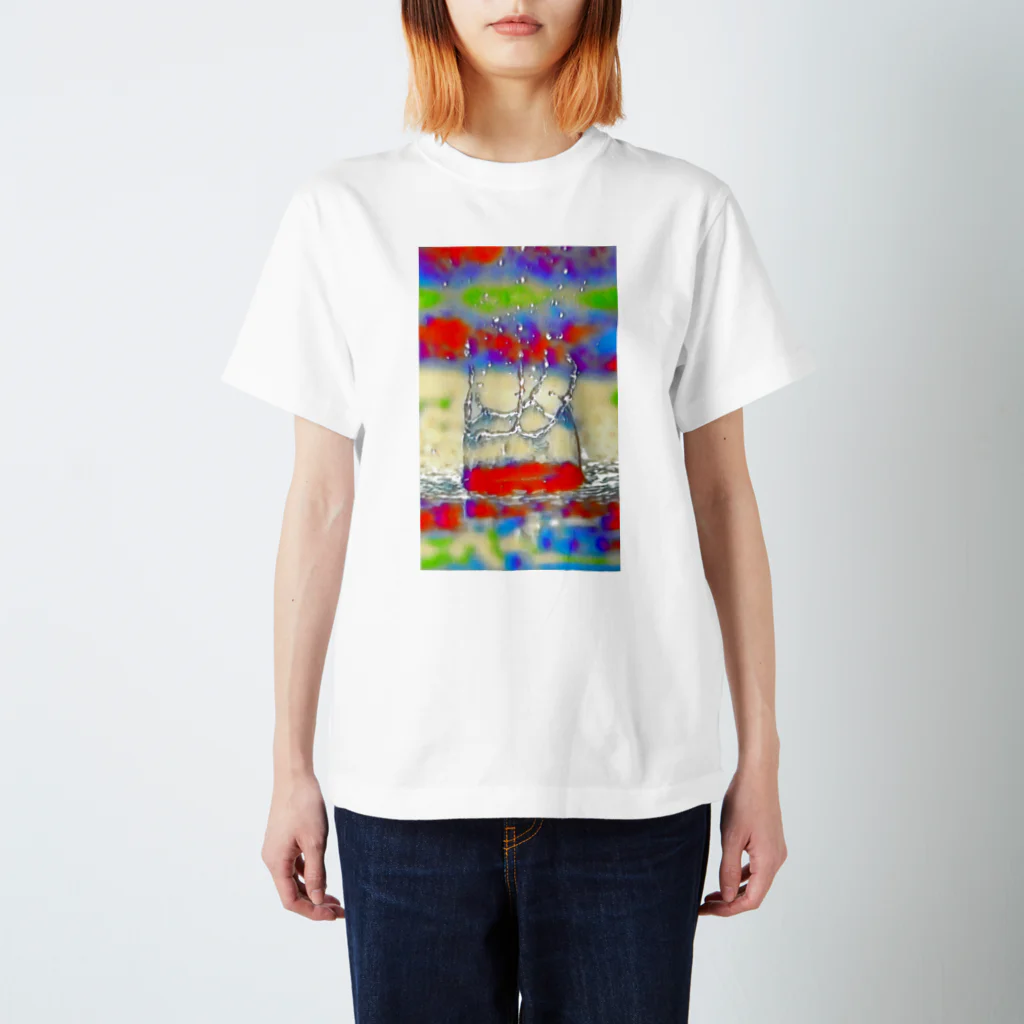 Designabeのショップのアート水滴 スタンダードTシャツ