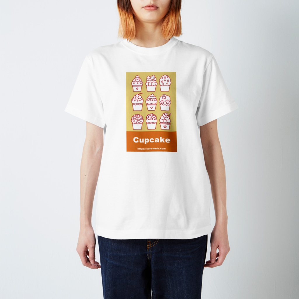 Cafe・de・ぬりえ ShopのCupcake Regular Fit T-Shirt