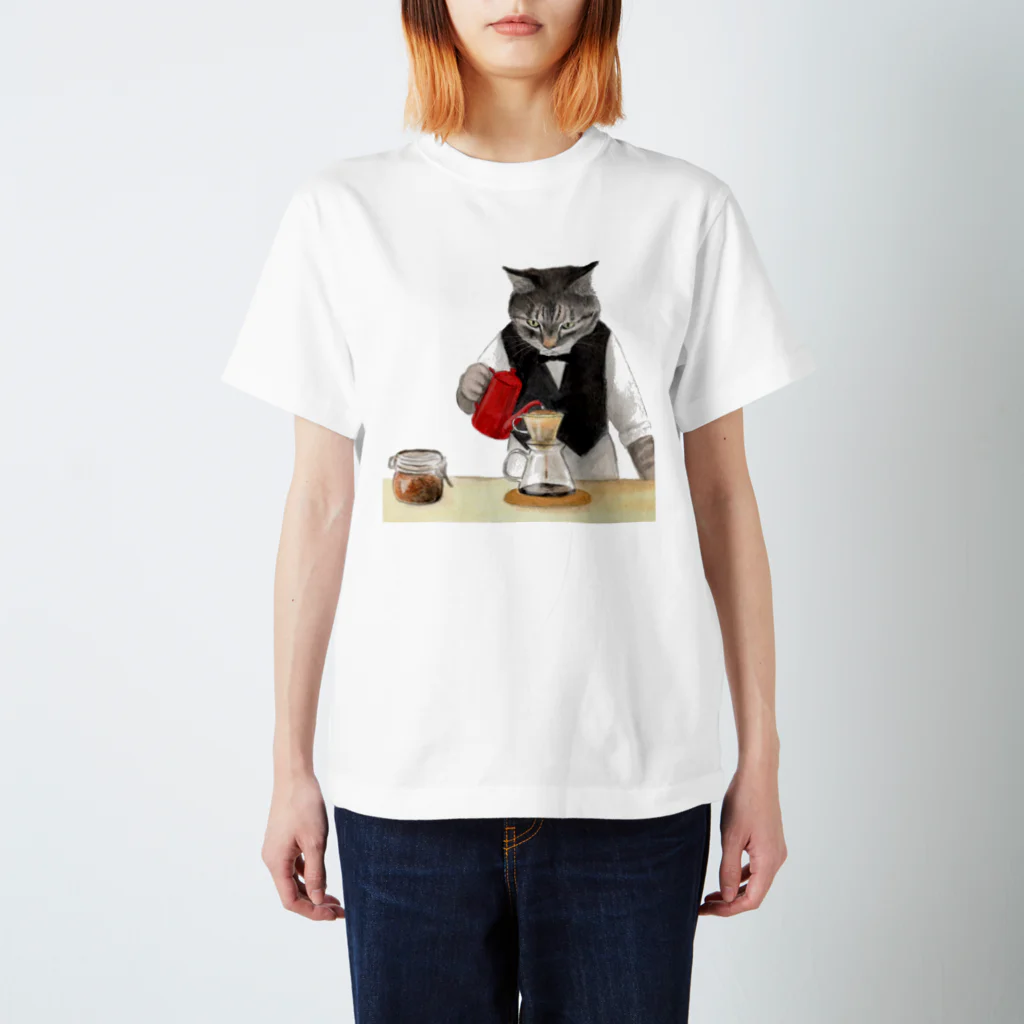  藤ねこりえ/ 𝙁𝙐𝙅𝙄𝙣𝙚𝙘𝙤𝙧𝙞𝙚の美味しいコーヒーを淹れる猫 スタンダードTシャツ