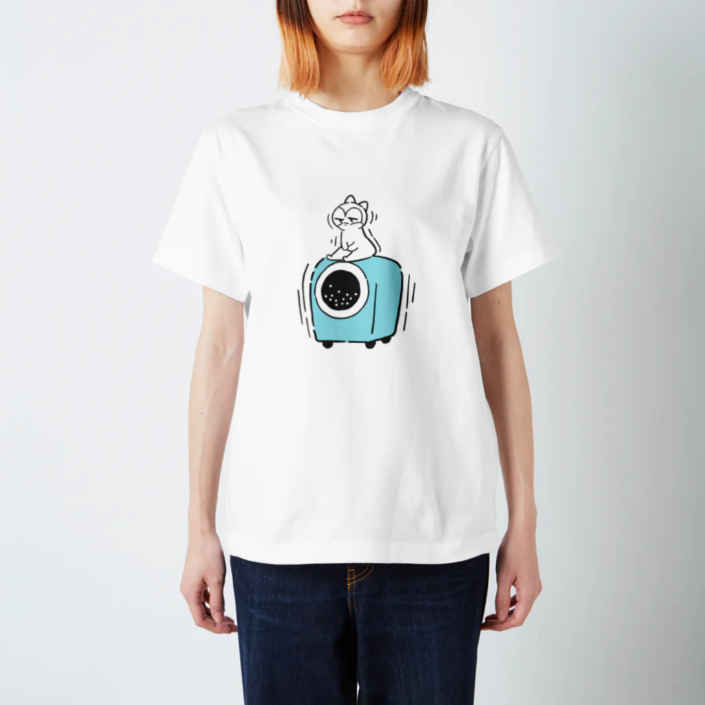 半戸みるファクトリー TOKYOの日曜日のTシャツ Regular Fit T-Shirt