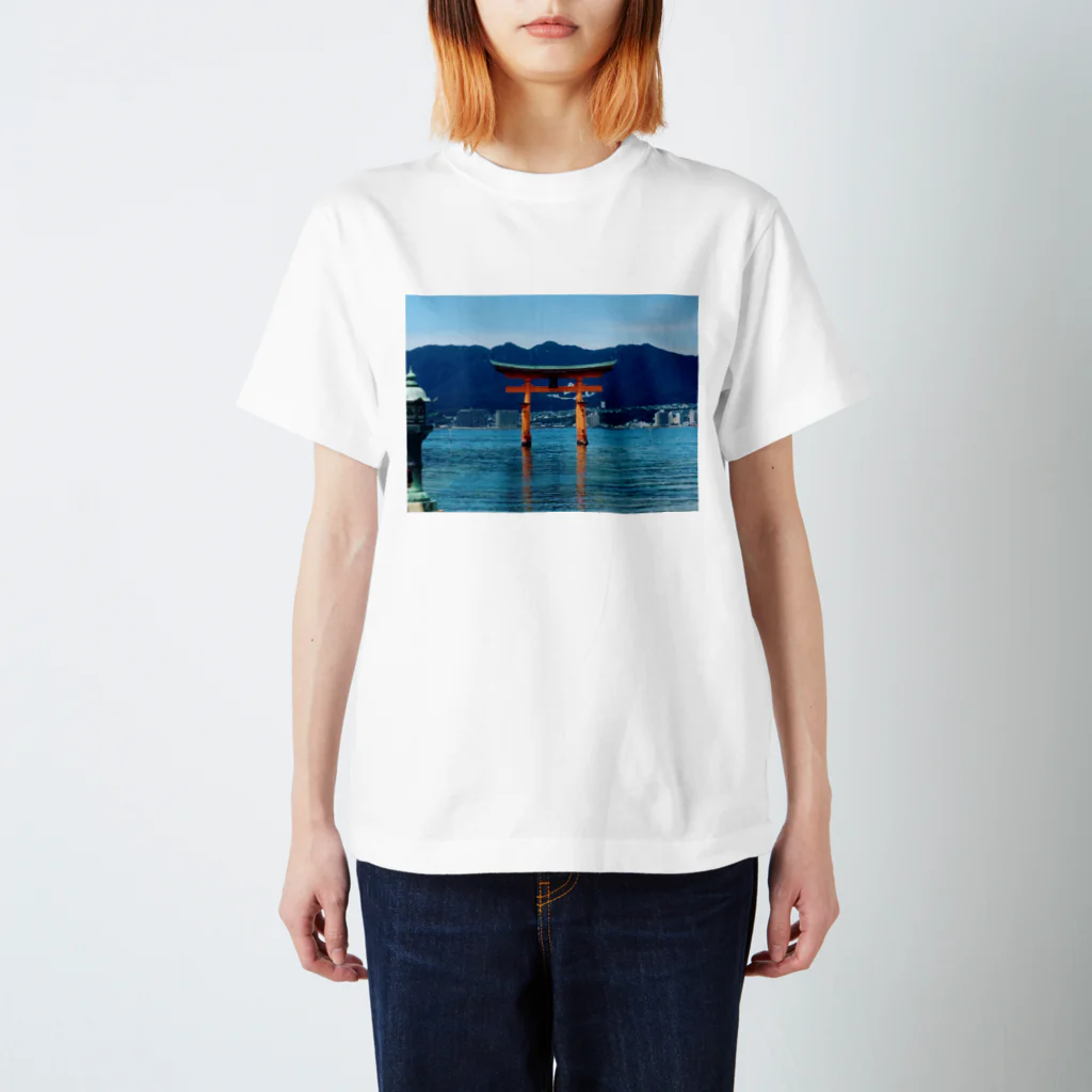 ave_varca5016の厳島神社 スタンダードTシャツ